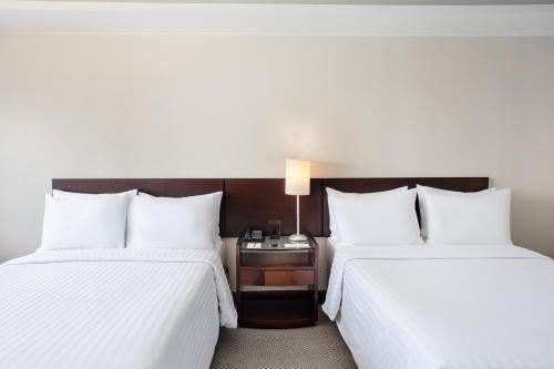 Habitación clásica con 2 camas grandes y vistas al mar del hotel Rio Othon Palace. Foto 1
