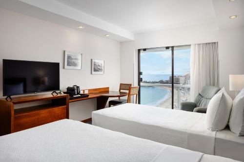 Habitación de lujo con vistas laterales al mar del hotel Rio Othon Palace. Foto 3