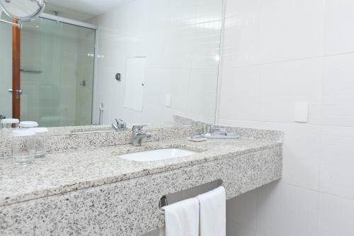 Habitación Súper de Lujo con vistas frontales al mar del hotel Rio Othon Palace. Foto 2