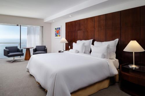 Habitación Súper de Lujo con vistas frontales al mar del hotel Rio Othon Palace. Foto 4