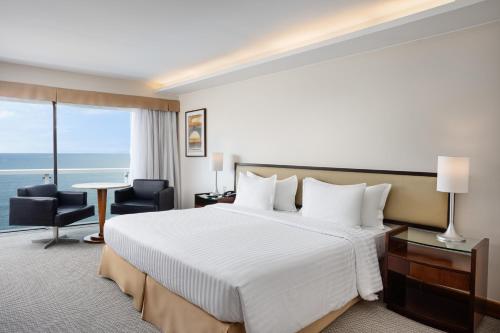 Habitación clásica con vistas frontales al mar del hotel Rio Othon Palace. Foto 3