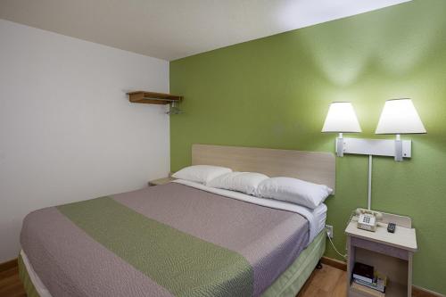 Habitación Deluxe con cama extragrande - Fumadores del hotel 6 Binghamton