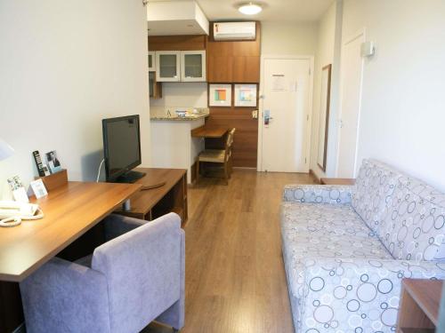Apartamento superior con productos/servicios exclusivos: Nespresso, bata, zapatillas, comodidades del hotel Mercure São Caetano Do Sul. Foto 3