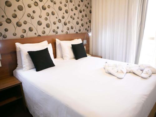 Apartamento superior con productos/servicios exclusivos: Nespresso, bata, zapatillas, comodidades del hotel Mercure São Caetano Do Sul. Foto 5