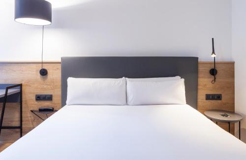 Habitación Doble Estándar - 1 o 2 camas del hotel Sb Madrid Norte. Foto 3