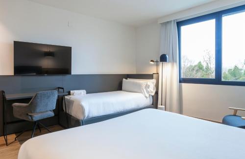 Habitación Triple del hotel Sb Madrid Norte. Foto 2