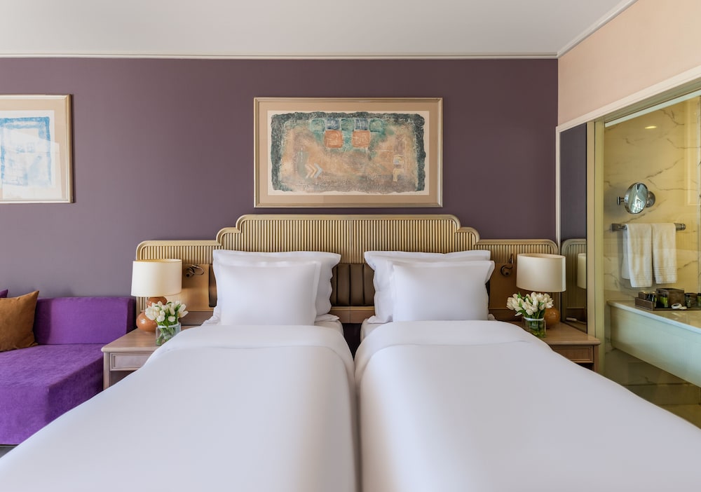 Habitación Confort con Vistas a la Ciudad, Dos Camas Individuales, Dos Sofás del hotel Rixos Downtown Antalya All Inclusive - The Land Of Legends Access. Foto 1