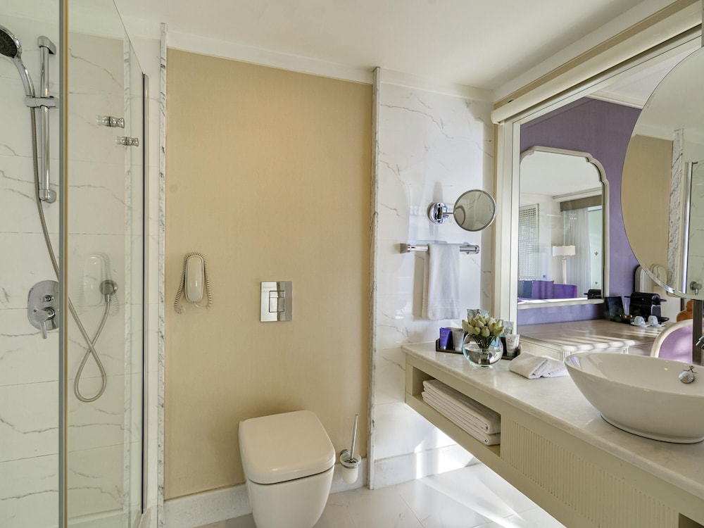 Suite Familiar con Terraza, Vistas al Mar, Cama King y Dos Camas Individuales del hotel Rixos Downtown Antalya All Inclusive - The Land Of Legends Access. Foto 6
