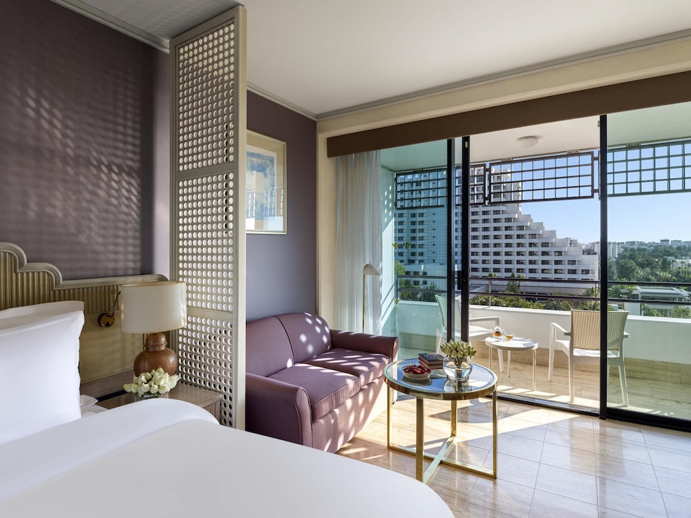 Habitación Estándar con Vistas Laterales al Mar, Dos Camas Individuales del hotel Rixos Downtown Antalya All Inclusive - The Land Of Legends Access. Foto 2