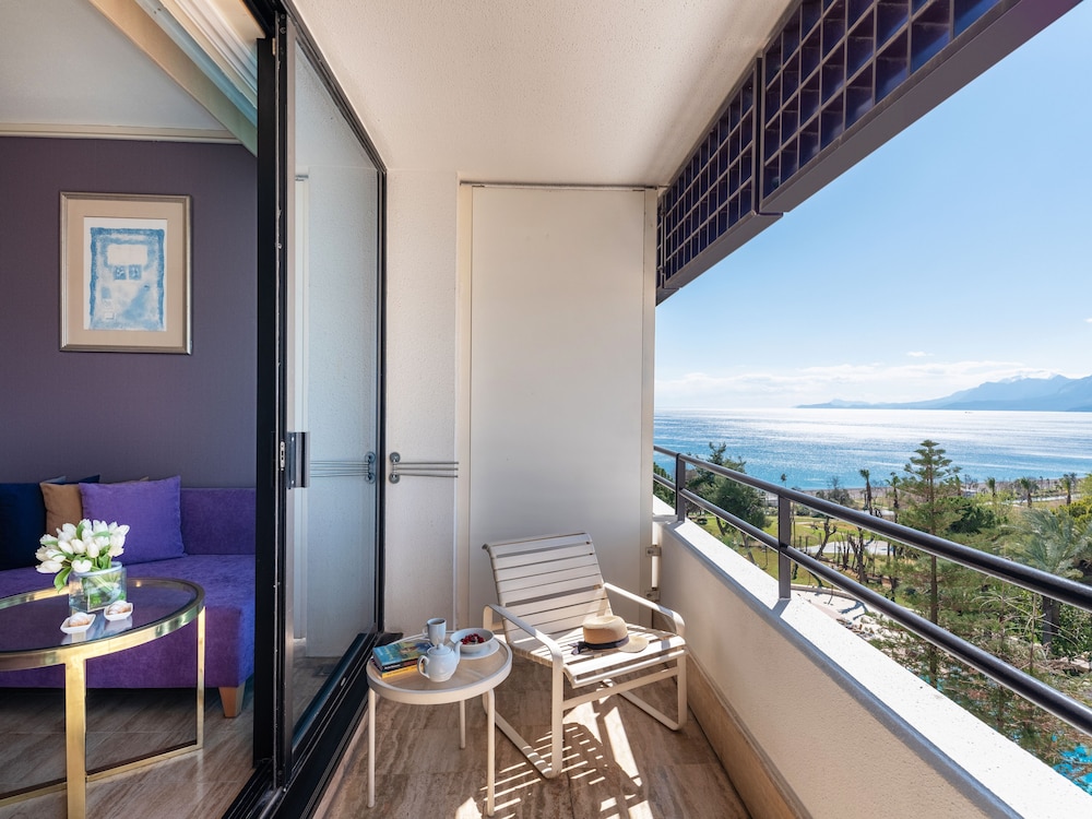 Habitación Confort con Vistas al Mar, Dos Camas Individuales, Dos Sofás del hotel Rixos Downtown Antalya All Inclusive - The Land Of Legends Access. Foto 1