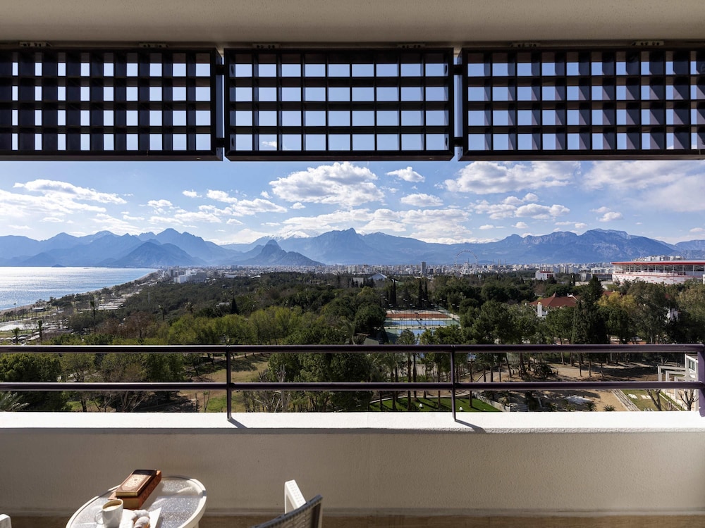 Habitación Confort con Vistas al Mar, Dos Camas Individuales, Dos Sofás del hotel Rixos Downtown Antalya All Inclusive - The Land Of Legends Access. Foto 4