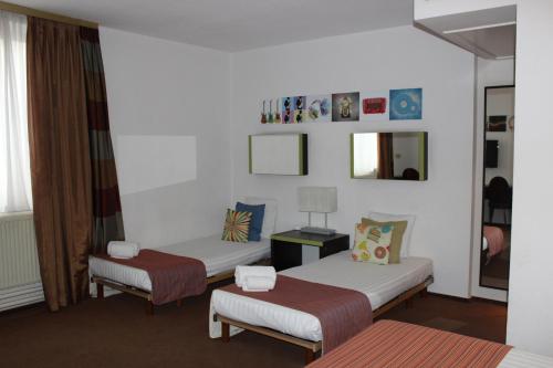 Habitación Triple Estándar del hotel Floris Arlequin Grand Place. Foto 4