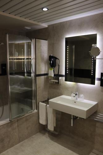 Habitación Cuádruple Executive del hotel Floris Arlequin Grand Place. Foto 5