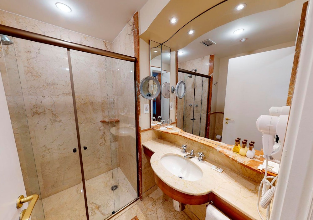 Habitación estándar, 1 cama de matrimonio del hotel Gran Estanplaza Berrini. Foto 12
