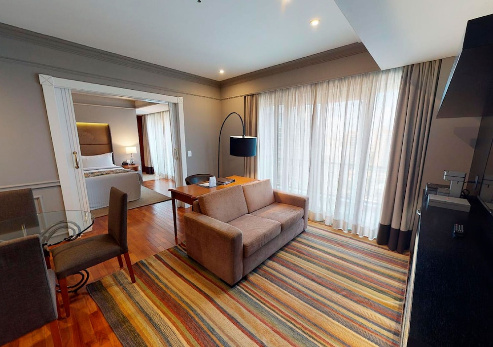 Suite (Master) del hotel Gran Estanplaza Berrini. Foto 1