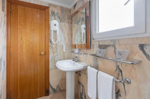 Habitación Doble con vistas al mar del hotel Soho Boutique Los Naranjos. Foto 11