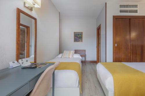 Habitación Triple con balcón del hotel Soho Boutique Los Naranjos. Foto 2