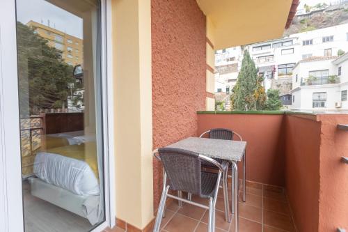 Habitación Triple con balcón del hotel Soho Boutique Los Naranjos. Foto 7