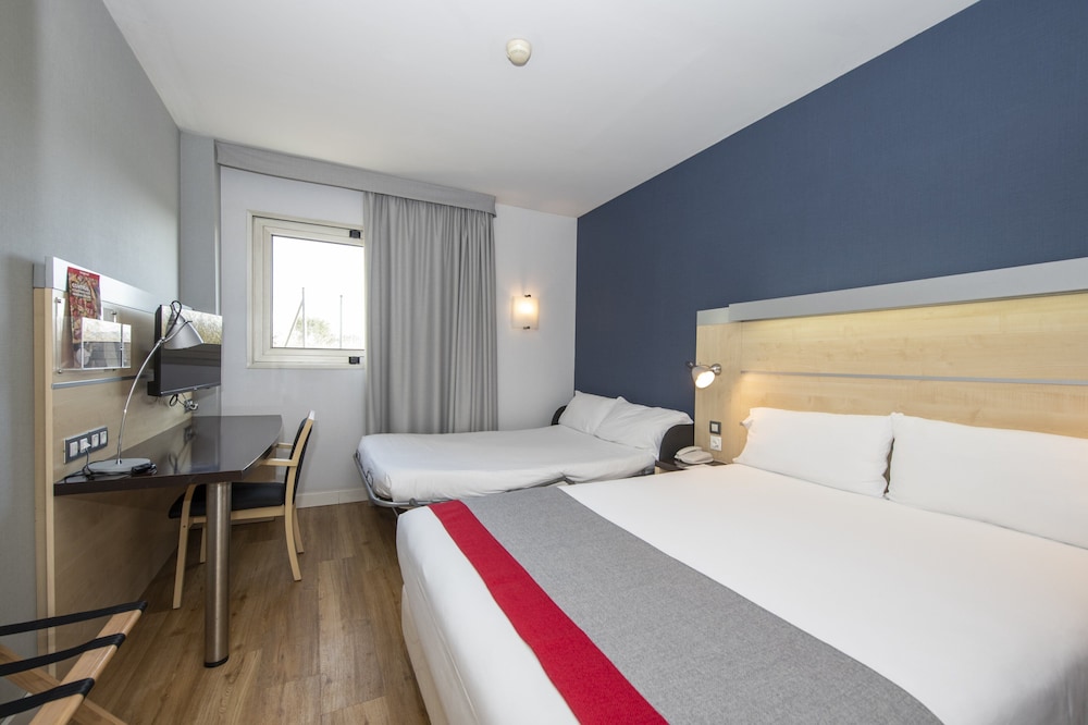 Habitación estándar, 1 cama doble con sofá cama (Free Breakfast) del hotel Holiday Inn Express Barcelona-montmeló, An Ihg