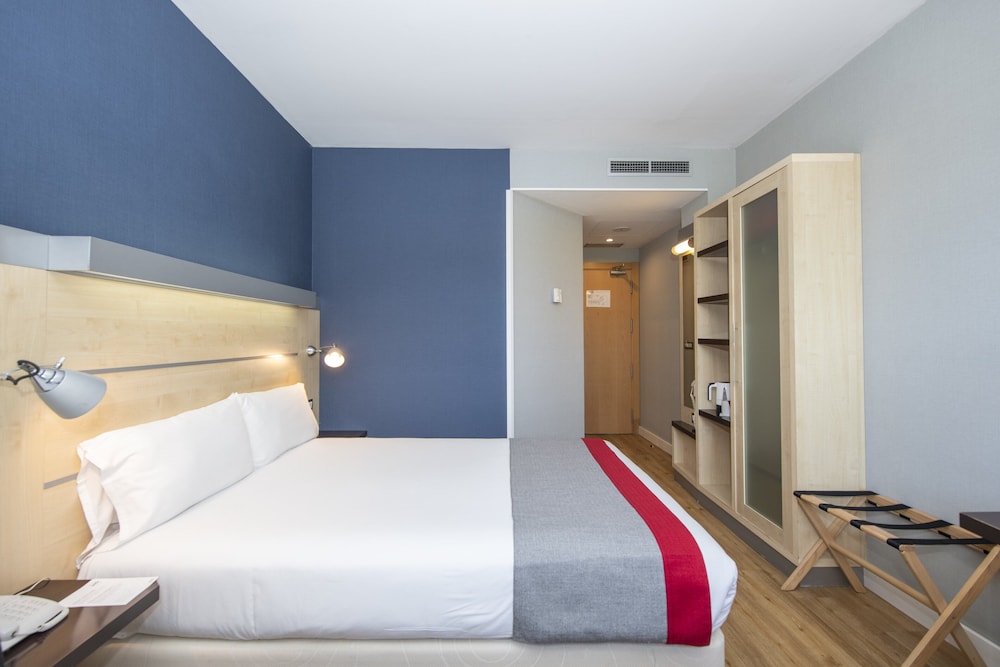 Habitación estándar, 1 cama doble con sofá cama (Free Breakfast) del hotel Holiday Inn Express Barcelona-montmeló, An Ihg. Foto 5
