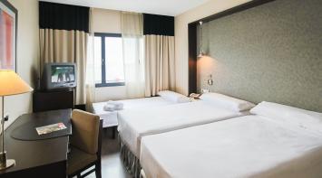 Habitación doble 2 camas del hotel Mercader. Foto 1