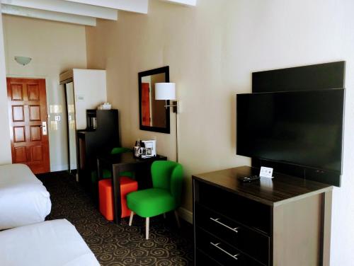 Habitación Deluxe con 2 camas grandes del hotel Tiki Resort - Lake George. Foto 1