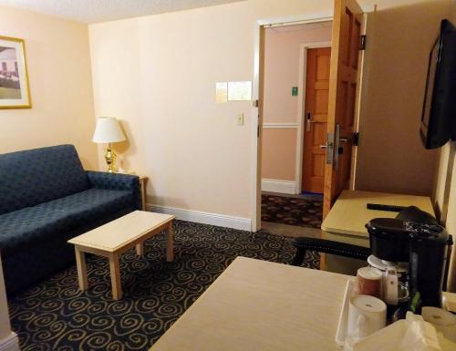 Queen Room with Sofa and Stovetop del hotel Tiki Resort - Lake George. Foto 1