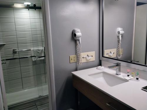 Habitación Cuádruple Estándar del hotel Tiki Resort - Lake George. Foto 1