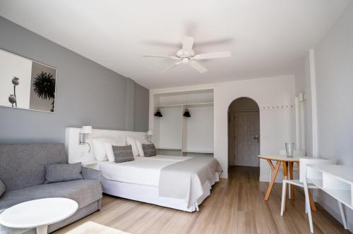 Estudio Vista Piscina Balcón o Terraza 2 Camas individuales del hotel Coral California