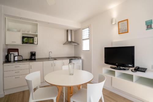 Apartamento Balcón o Terraza 1 habitación Vista ciudad 2 Camas individuales del hotel Coral California. Foto 15