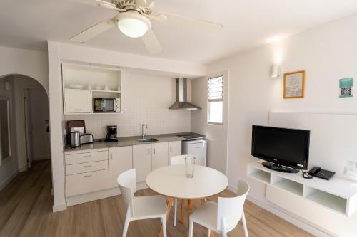 Apartamento Balcón o Terraza 1 habitación Vista ciudad 2 Camas individuales del hotel Coral California. Foto 16