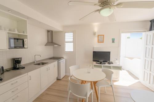 Apartamento Balcón o Terraza 1 habitación Vista ciudad 2 Camas individuales del hotel Coral California. Foto 17