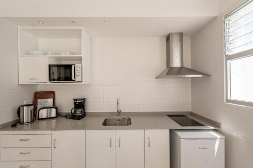 Apartamento Balcón o Terraza 1 habitación Vista ciudad 2 Camas individuales del hotel Coral California. Foto 19