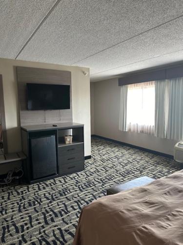 Habitación Doble con cama extragrande - No fumadores del hotel Quality Inn Rochester West. Foto 4