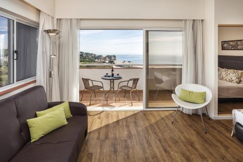 Estudio Superior con vistas al mar del hotel Alvor Atlântico Beach Aparthotel. Foto 1