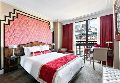 Alojamiento Grove con cama grande y vistas al Empire State del hotel Walker Greenwich Village. Foto 1