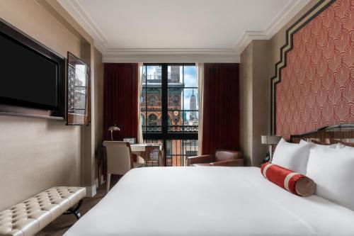 Alojamiento Grove con cama grande y vistas al Empire State del hotel Walker Greenwich Village. Foto 2