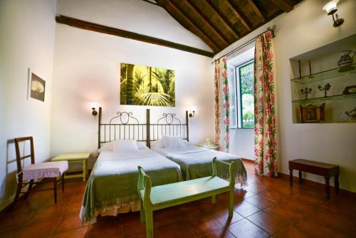 Habitación Triple del hotel Cortijo San Ignacio. Foto 1