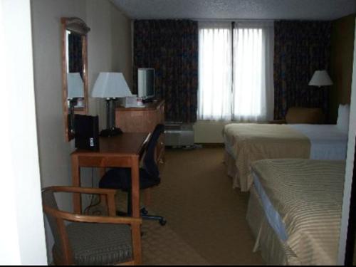 Alojamiento con 2 camas grandes - No fumadores del hotel Ramada By Wyndham Watertown/thousand Islands Ny. Foto 2
