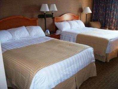 Alojamiento con 2 camas grandes - No fumadores del hotel Ramada By Wyndham Watertown/thousand Islands Ny. Foto 3