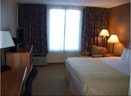 Habitación con cama extragrande - No fumadores del hotel Ramada By Wyndham Watertown/thousand Islands Ny. Foto 2