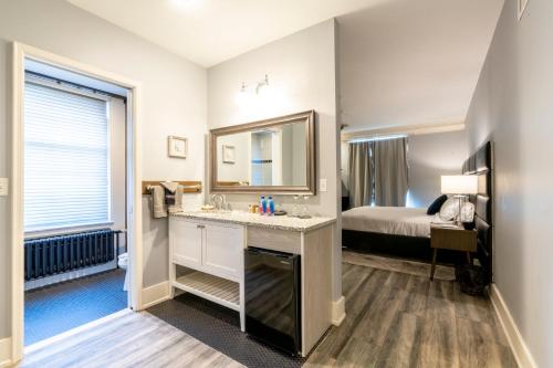 Habitación Deluxe del hotel Inn On Broadway. Foto 12