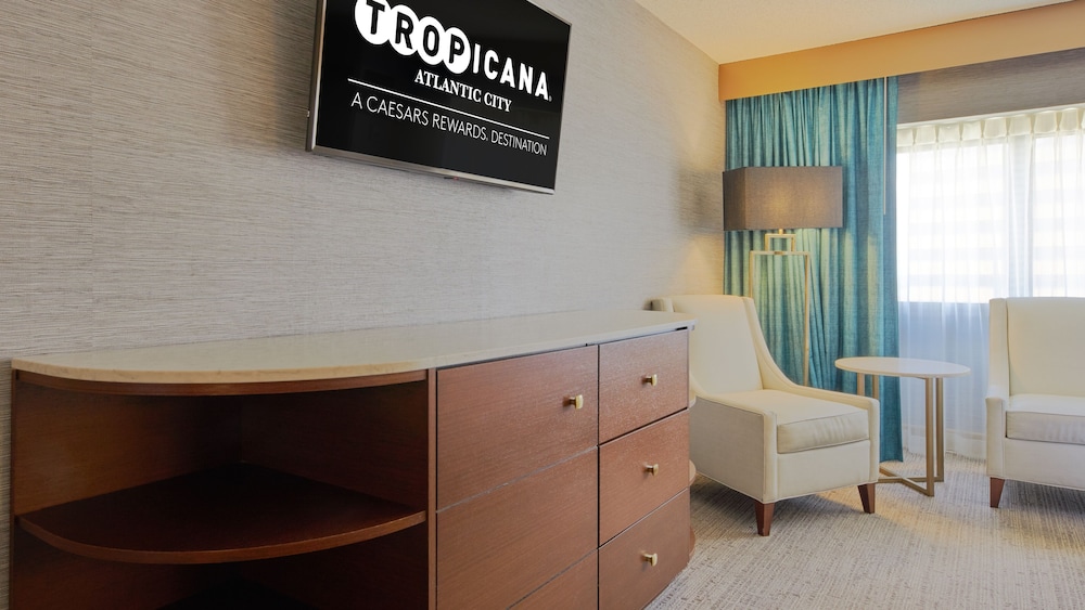 SOUTH OCEAN VIEW DELUXE ROOM 2 QUEEN NON - SMOKING del hotel Tropicana Atlantic City. Foto 1