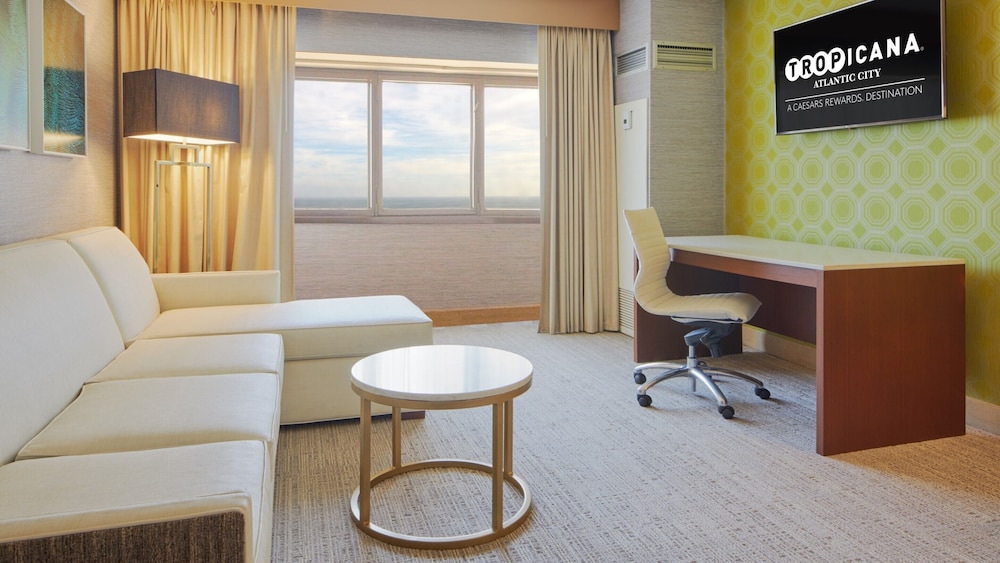 SOUTH JUNIOR SUITE 1 KING NON - SMOKING del hotel Tropicana Atlantic City