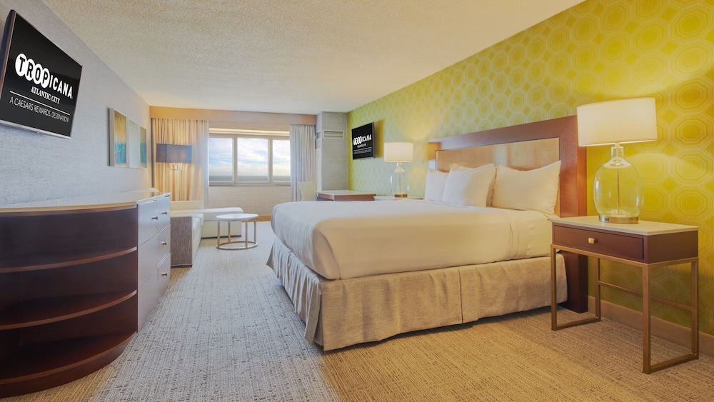 SOUTH JUNIOR SUITE 1 KING NON - SMOKING del hotel Tropicana Atlantic City. Foto 2