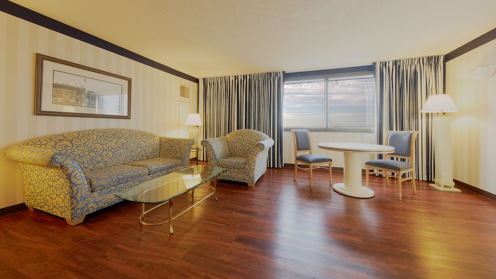 WEST ONE BEDROOM SUITE 1 KING NON - SMOKING del hotel Tropicana Atlantic City