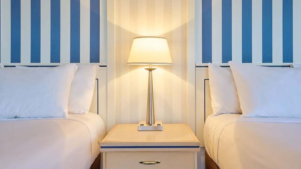 WEST ONE BEDROOM SUITE 2 QUEEN NON - SMOKING del hotel Tropicana Atlantic City. Foto 2