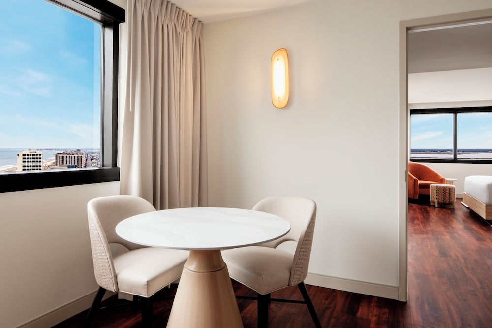 Solana One Bedroom Suite, 2 Queens, Non - Smoking del hotel Tropicana Atlantic City. Foto 1