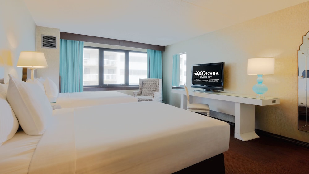 CHELSEA CLASSIC ROOM 2 QUEEN NON - SMOKING del hotel Tropicana Atlantic City