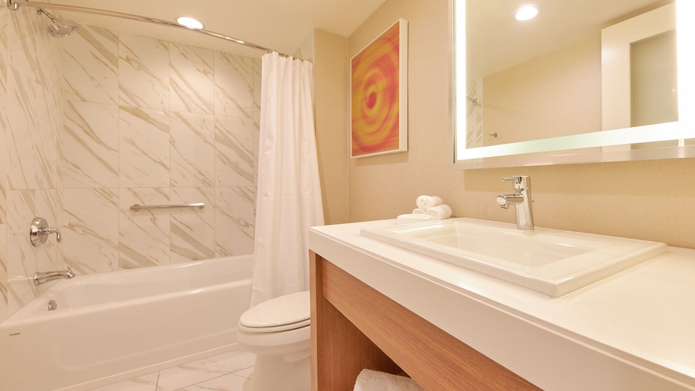 HAVANA OCEAN VIEW EXECUTIVE ROOM 1 KING NON - SMOKING del hotel Tropicana Atlantic City. Foto 3